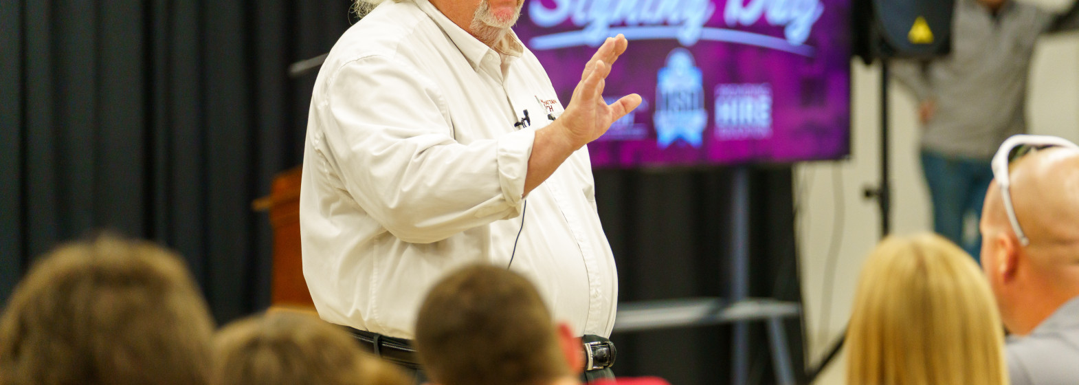 President Jim Genandt addresses students